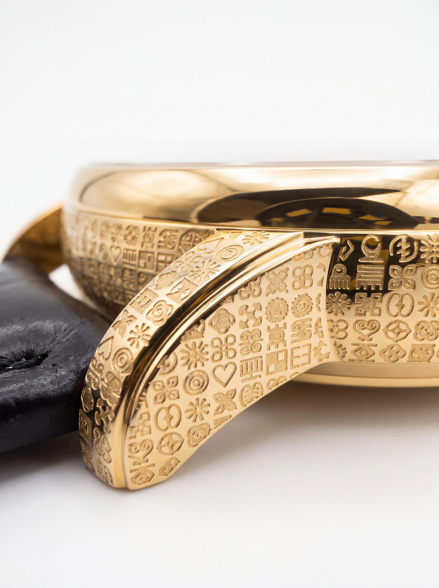 Adinkra symbols engraved on the Statesman's case